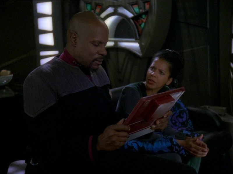 Illustration for article titled Why doesn't anybody use social media on Star Trek: Deep Space Nine?